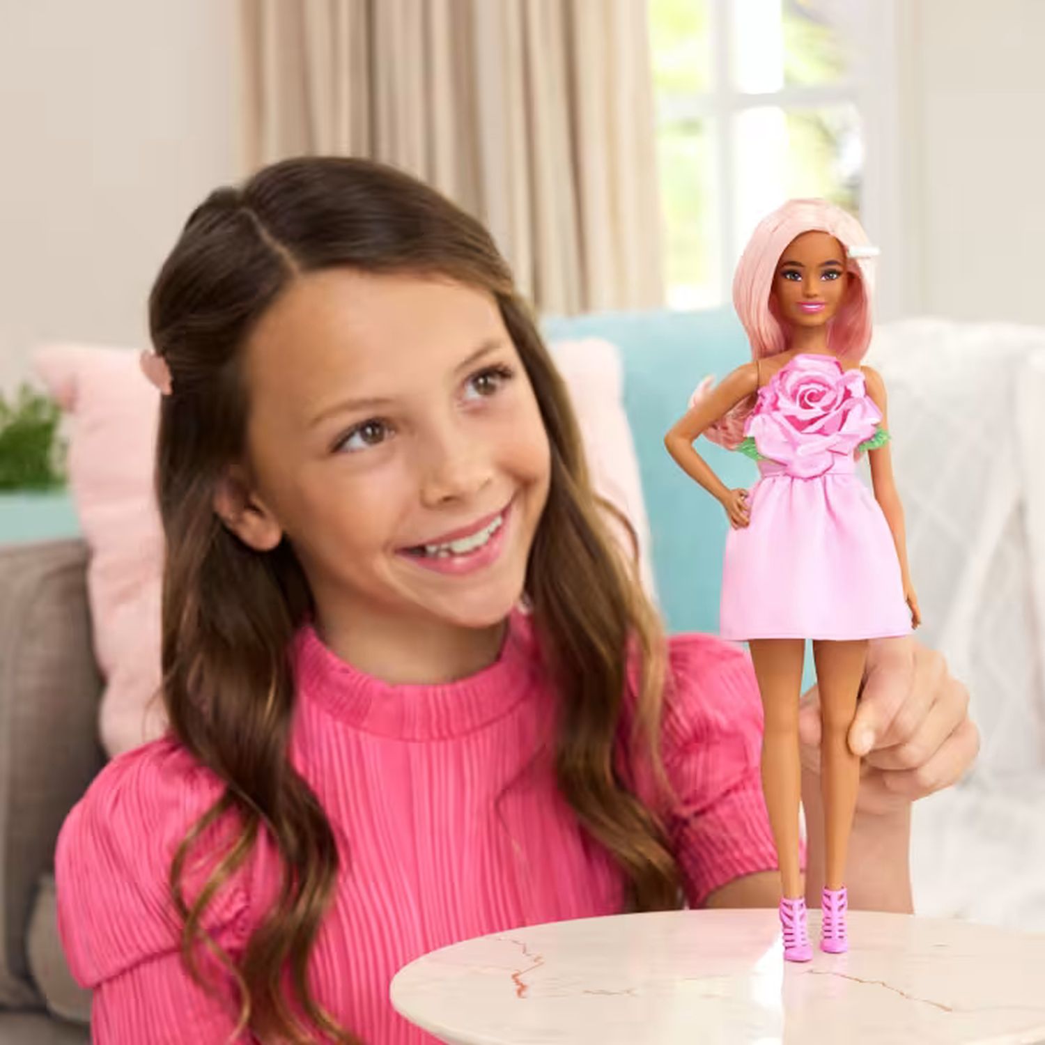 Кукла модельная Barbie Fashionistas в розовом платье HYT94 - фото 6