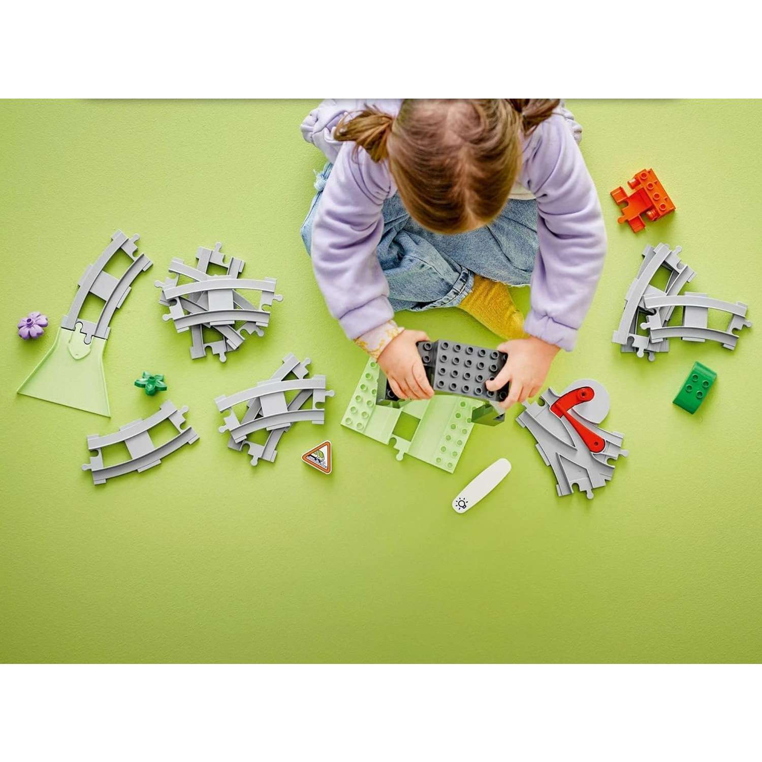 Конструктор LEGO DUPLO Железнодорожный туннель и пути блочный - фото 5