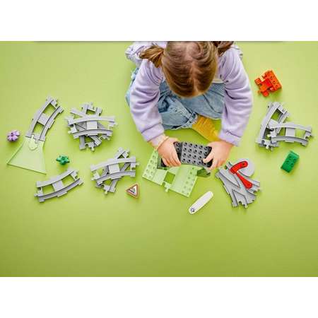 Конструктор LEGO DUPLO Железнодорожный туннель и пути блочный