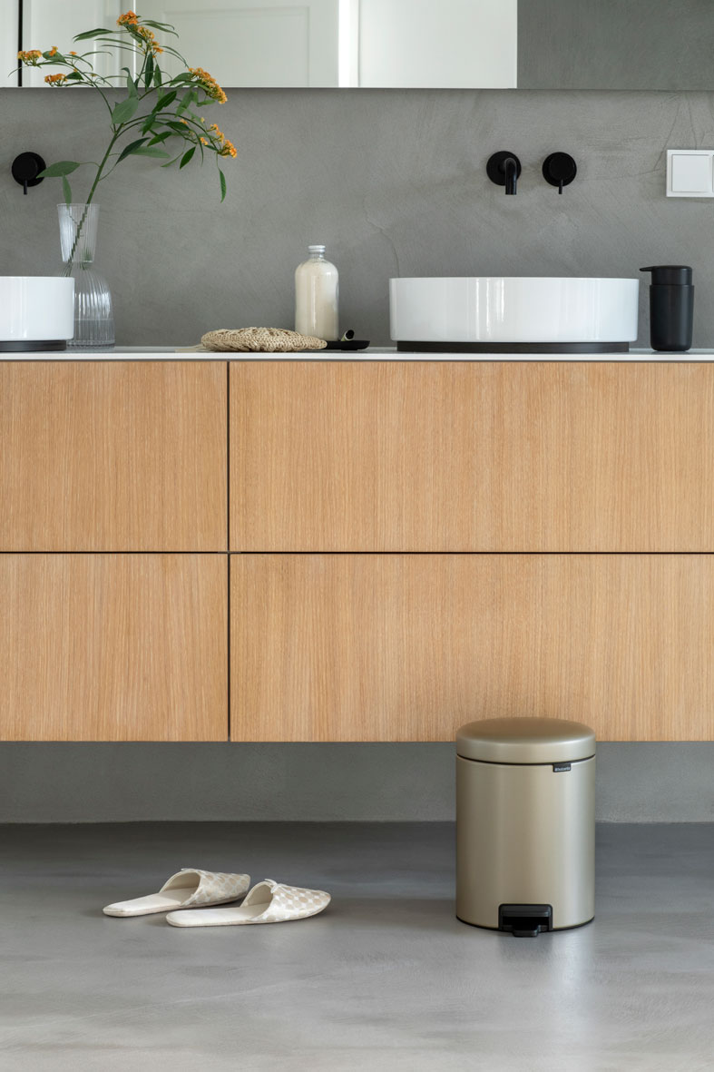 Бак мусорный Brabantia NewIcon с педалью шампань 5л 304422 - фото 2