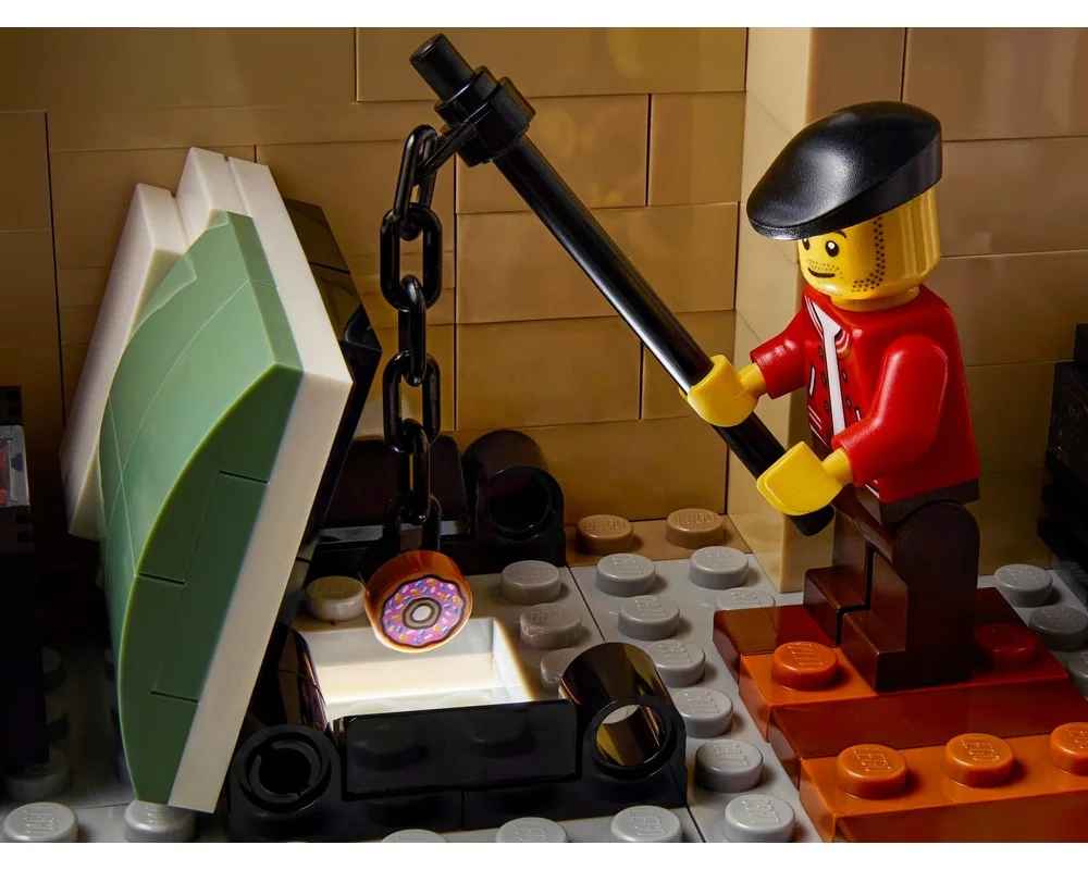 Конструктор LEGO Creator Expert 10278 2903 дет. - фото 14