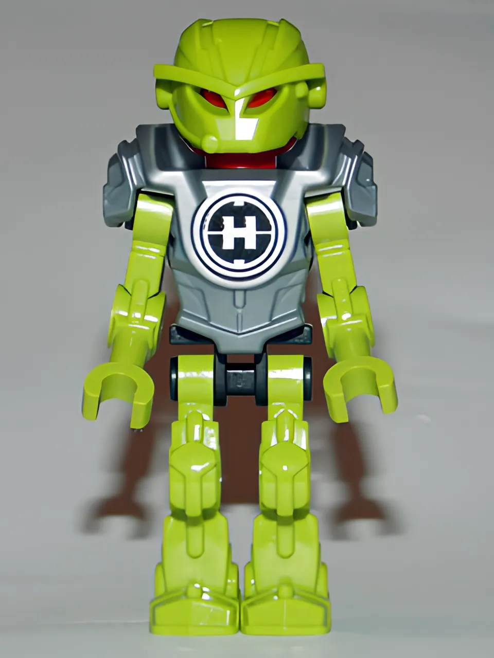 Изображение товара Минифигурка LEGO Hero Factory Breez Mini с серебряной броней Изображение товара Минифигурка LEGO Hero Factory Breez Mini с серебряной броней