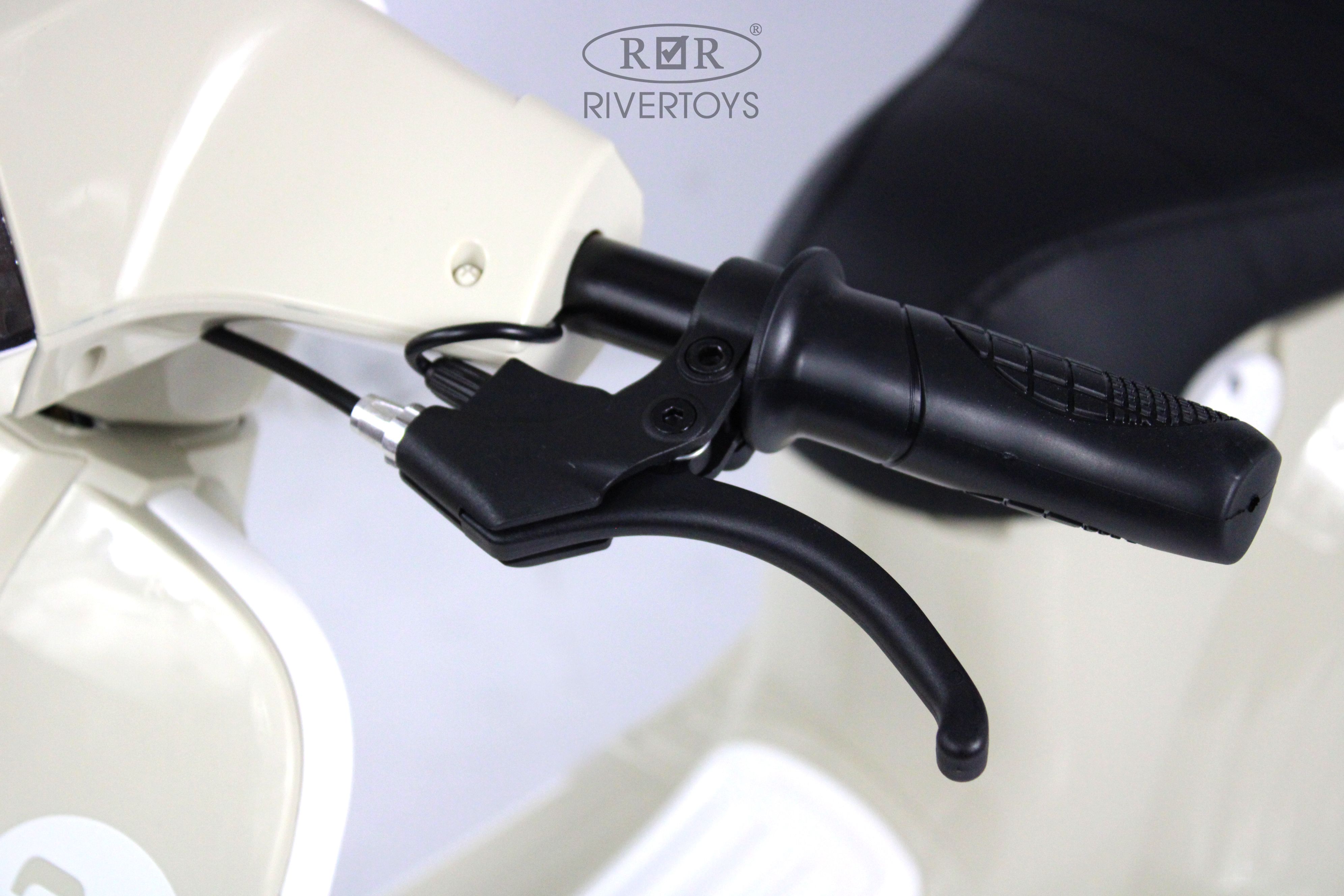 Электромотоцикл RIVERTOYS A111AA-MOTO-BEIGE - фото 17