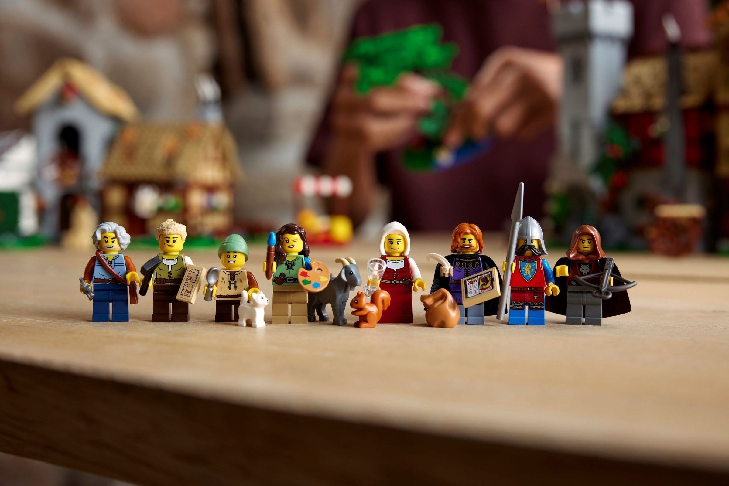 Конструктор LEGO Icons 10332 3304 дет. - фото 4