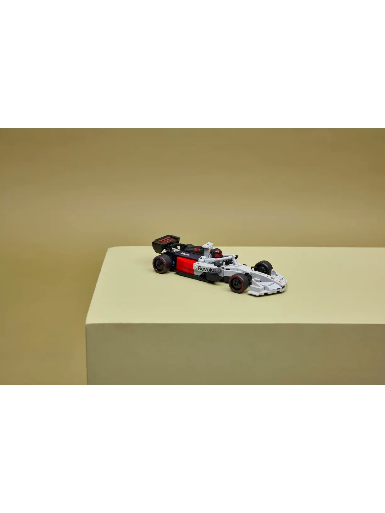 Конструктор LEGO Speed Champions Audi Revolut F1 216 дет. - фото 7