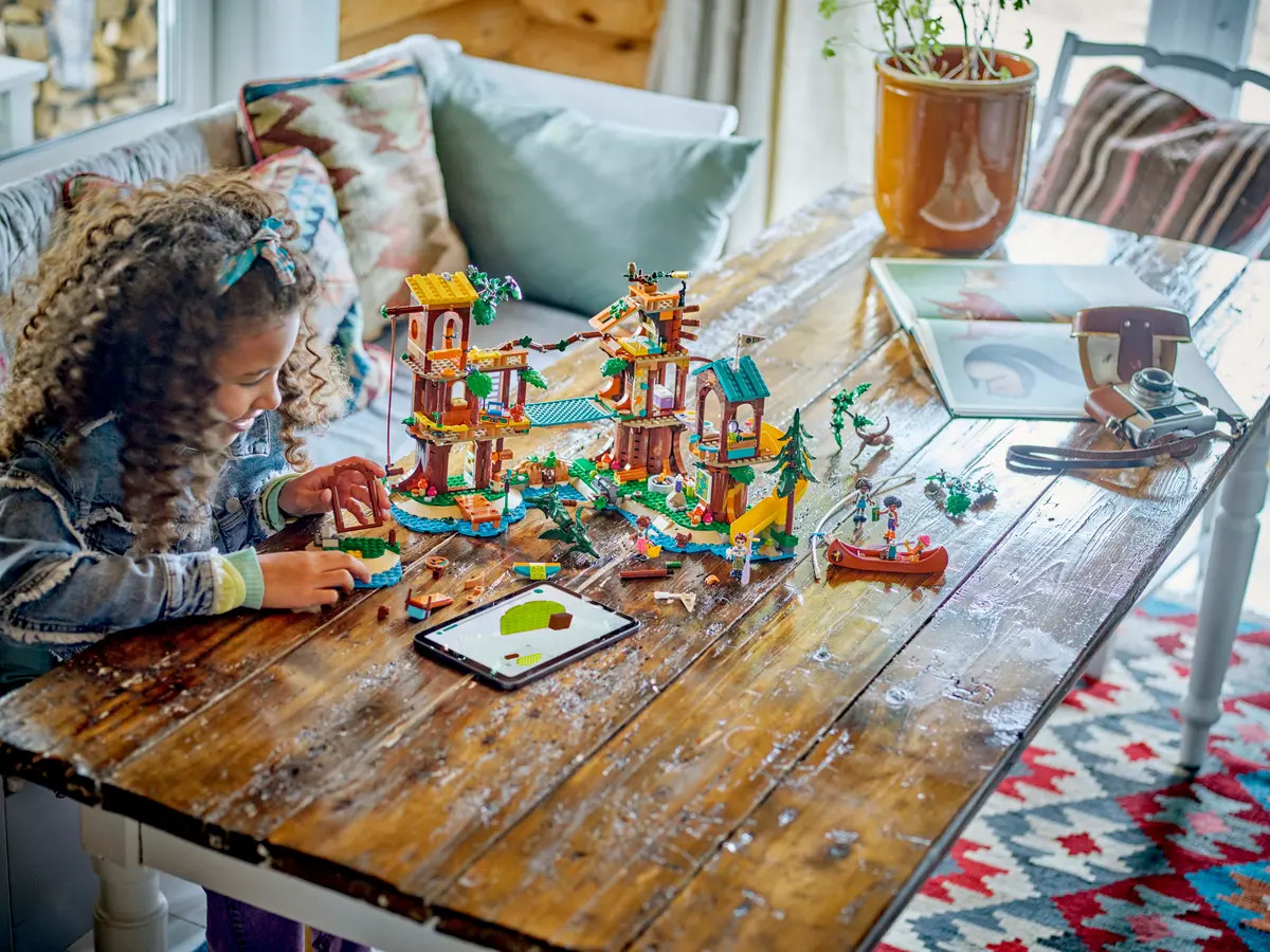 Конструктор LEGO Friends Домик на дереве 1128 дет. - фото 12