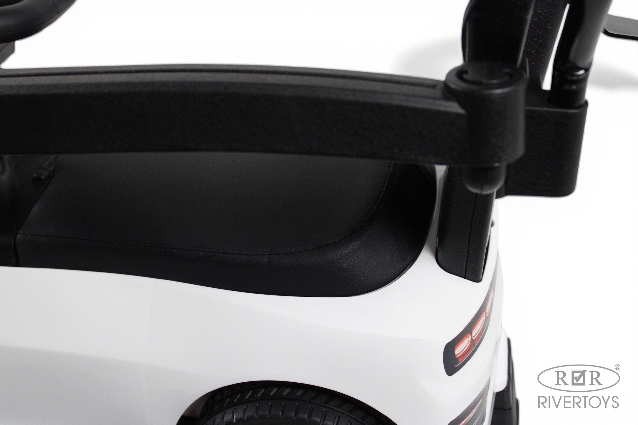 Каталка RIVERTOYS Z005ZZ-MP-WHITE белый - фото 12