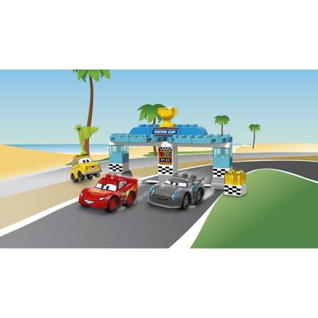 Конструктор LEGO DUPLO Гонка за Кубок Поршня блочный