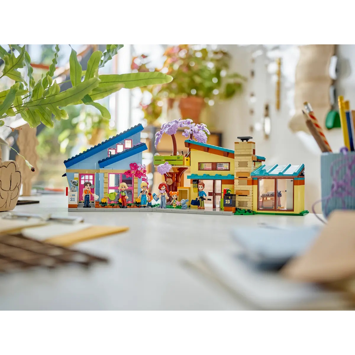Конструктор LEGO Friends Семейные дома Олли и Пейсли 1126 дет. - фото 11