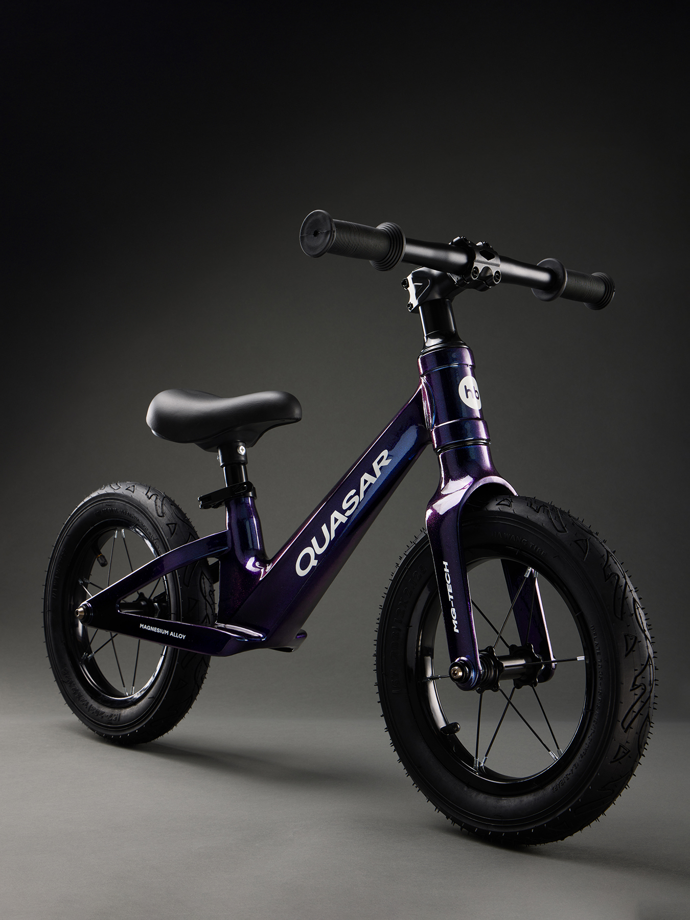 Изображение товара Беговел QUASAR Happy Baby с регулируемым рулём и сиденьем