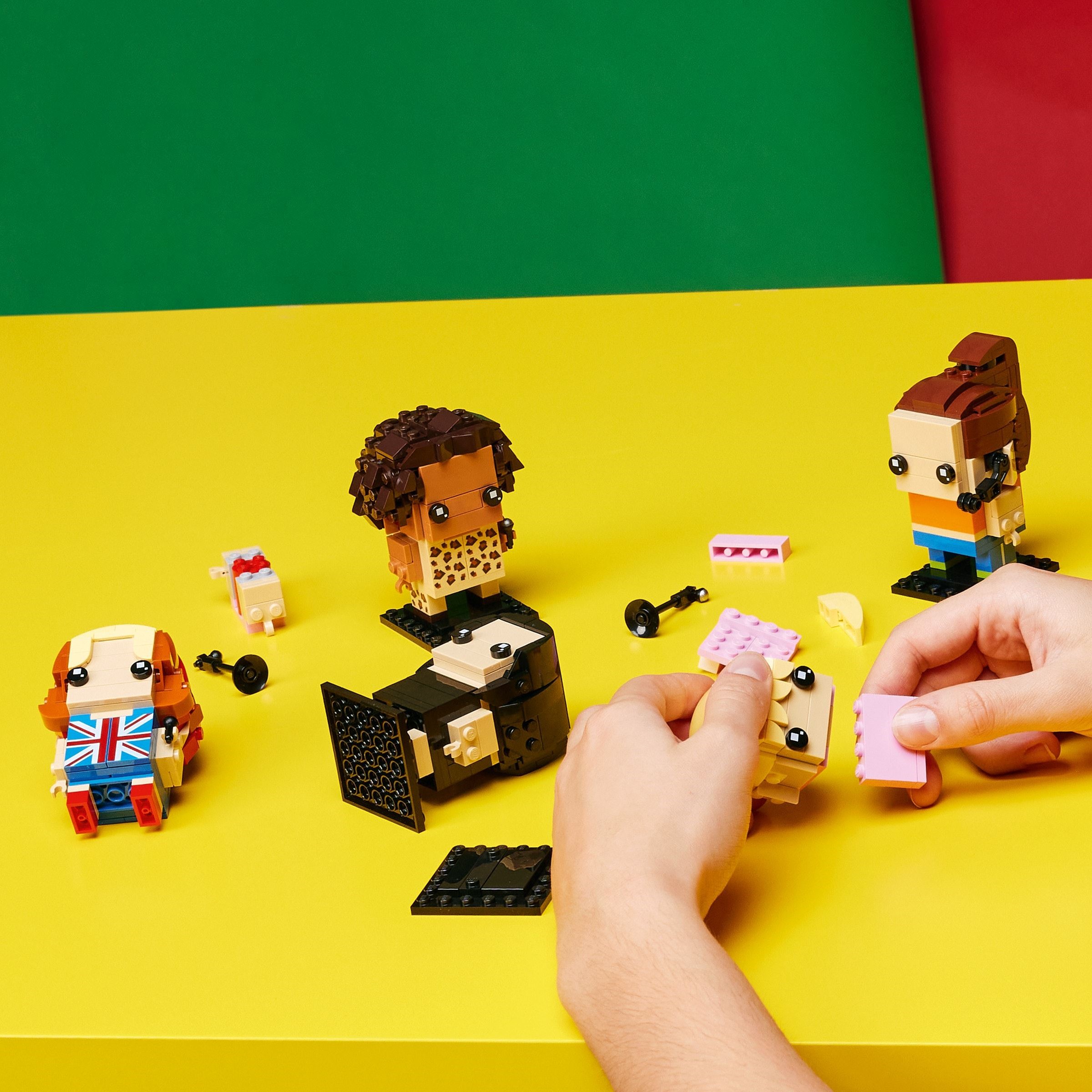 Конструктор LEGO BrickHeadz 40548 578 дет. - фото 6
