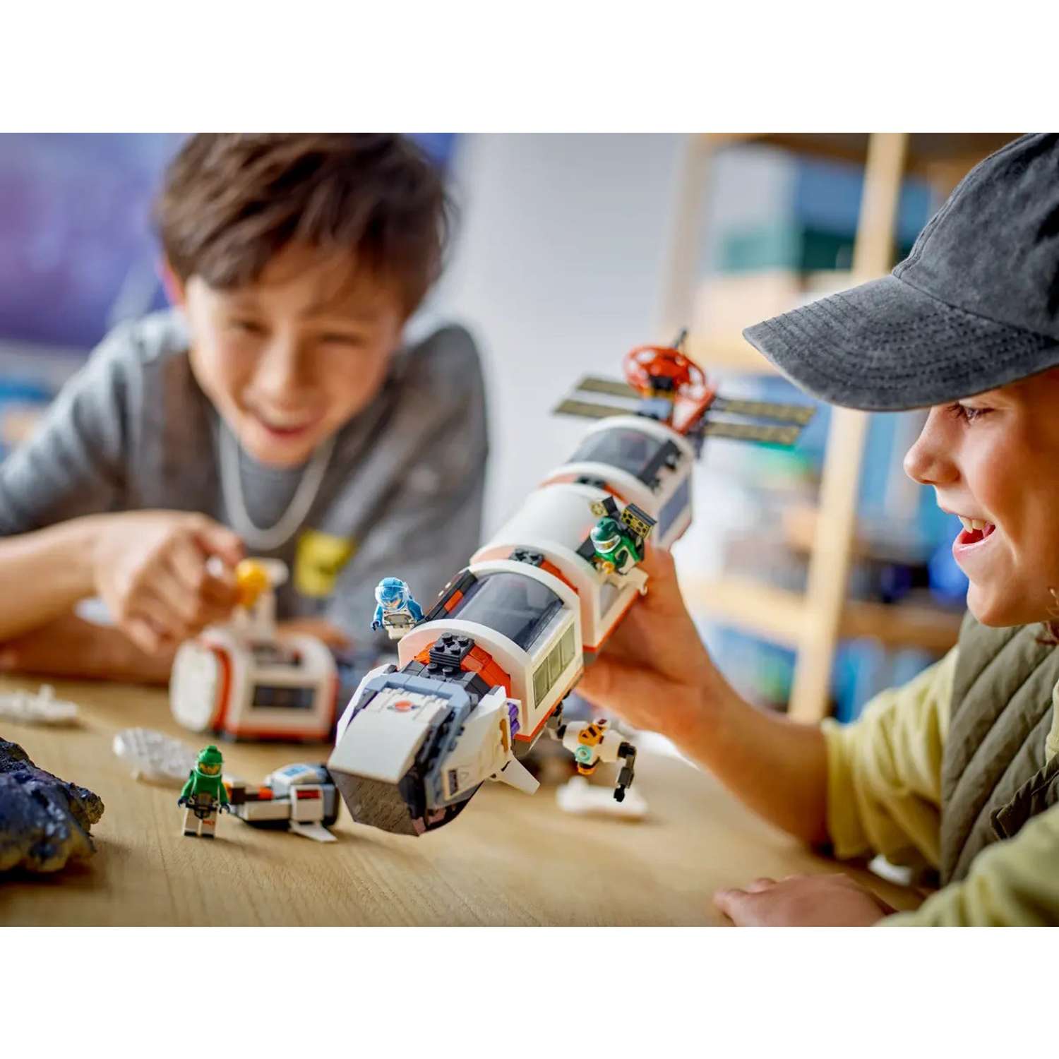 Конструктор LEGO City Модульная космическая станция 1097 дет. - фото 12