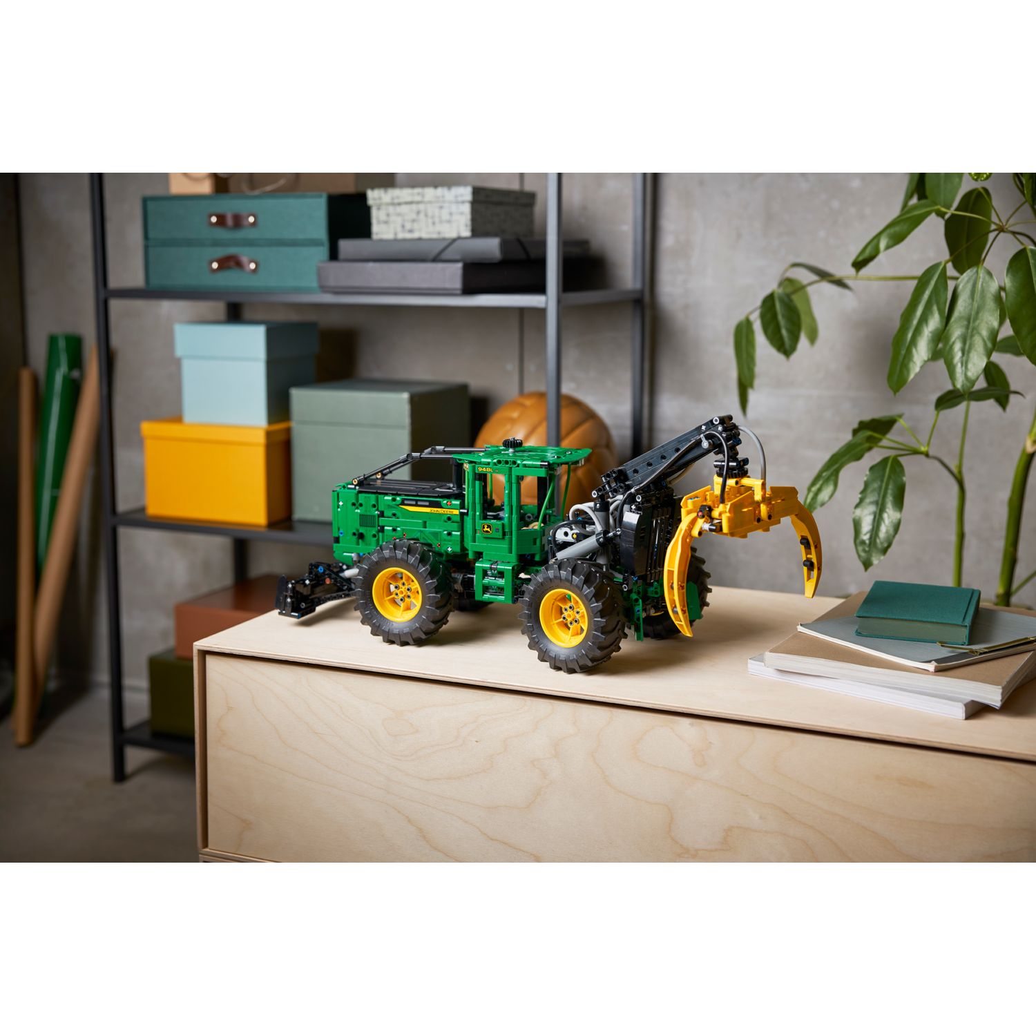 Конструктор LEGO Technic John Deere 948L-II Skidder 1492 дет. - фото 8
