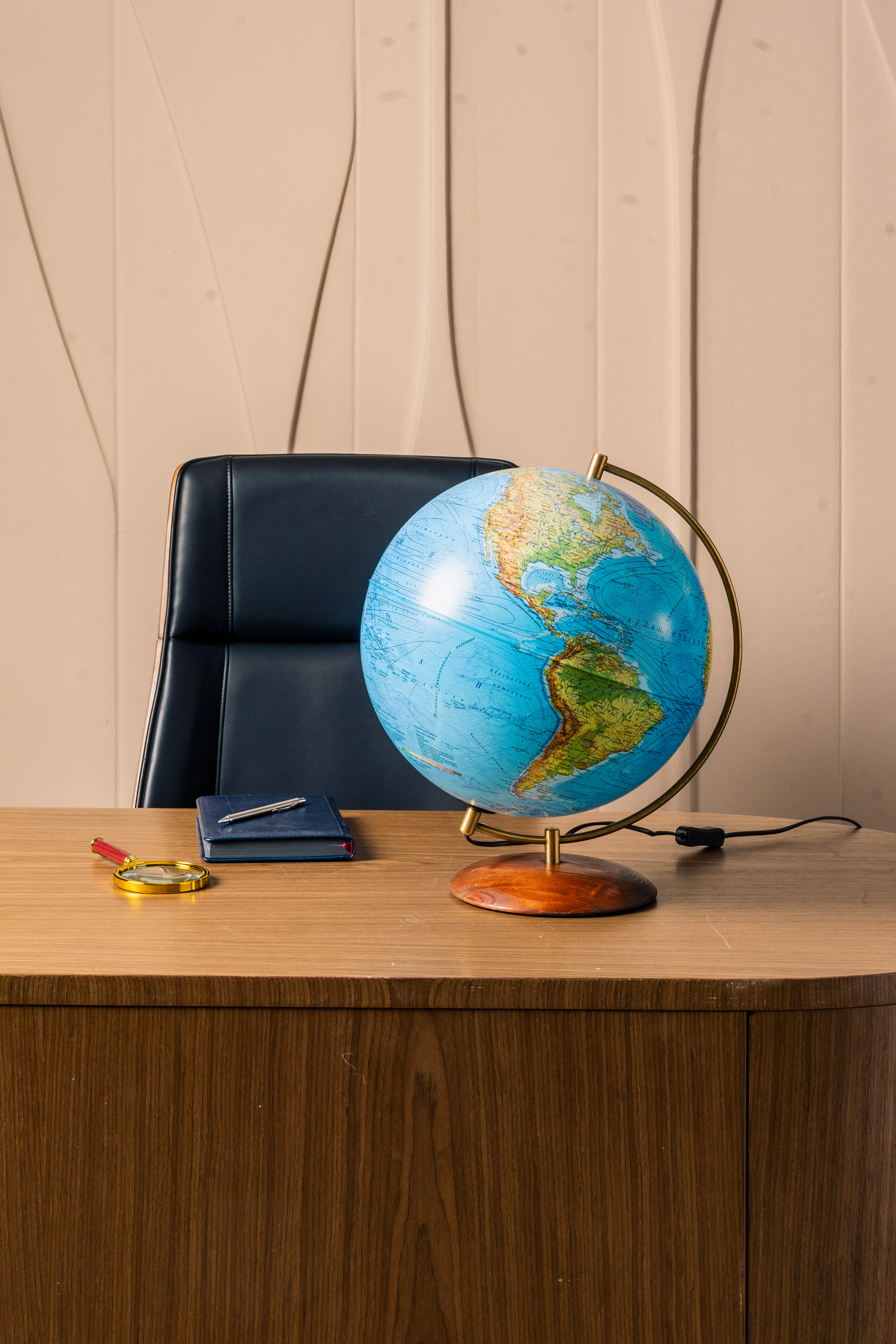 Глобус Globen Земля на подставке из натурального дерева с LED-подсветкой 32 см - фото 8