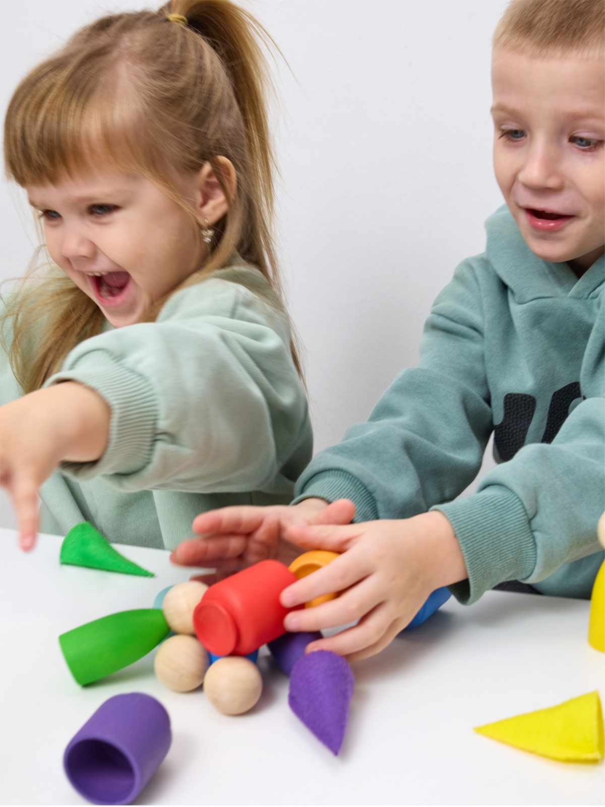 Развивающая игра Ulanik Гномики в колпачках в стаканчиках - фото 7