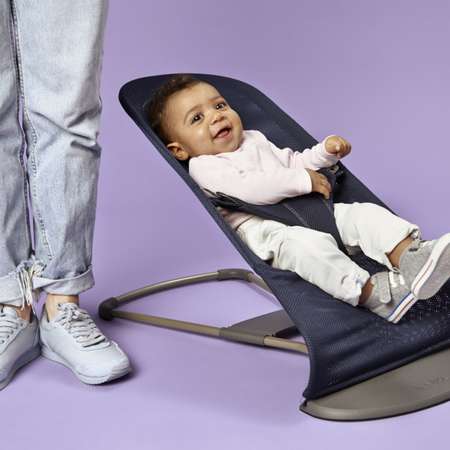 Кресло-шезлонг BabyBjorn Bliss Mesh Темно-синий