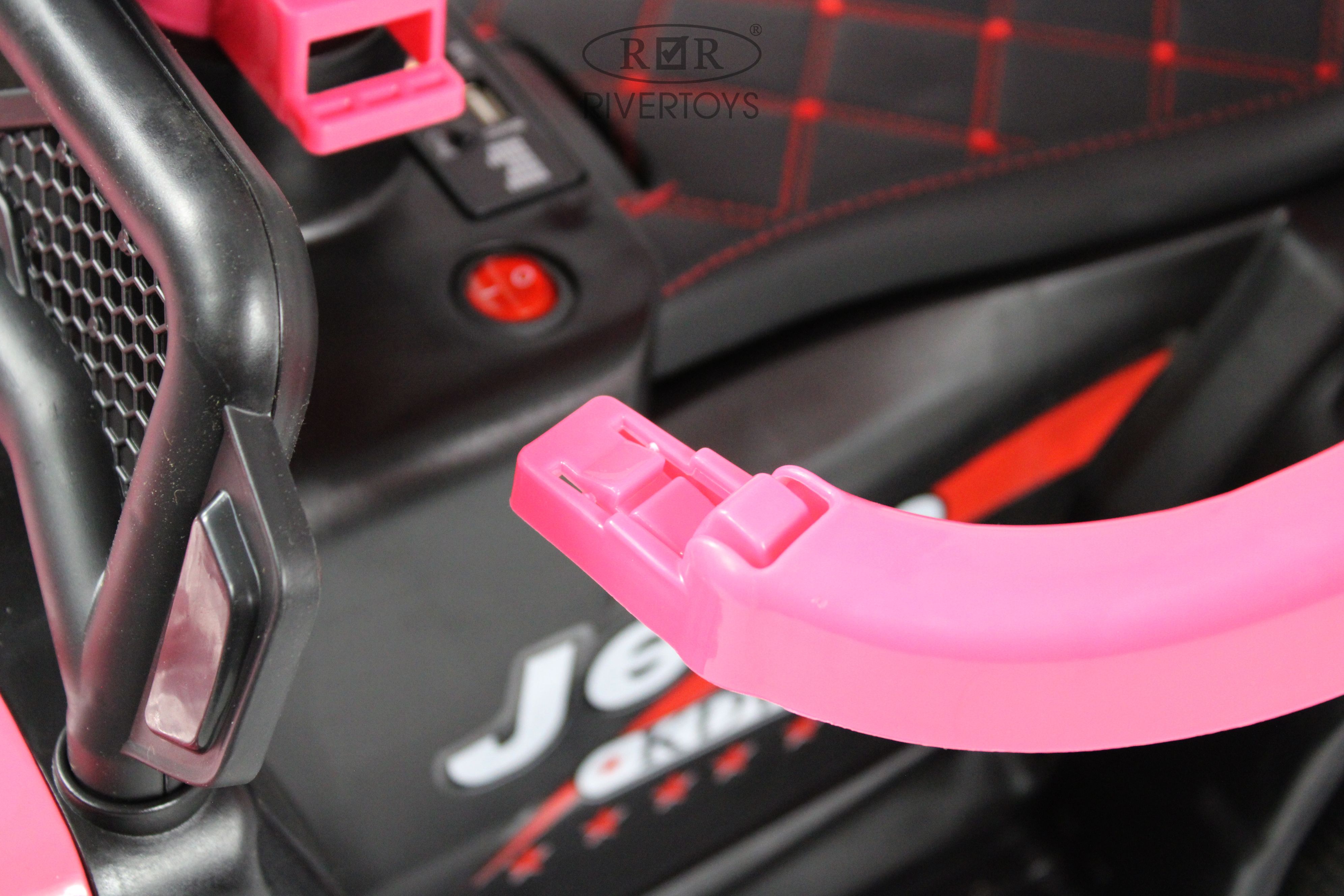Электромобиль RIVERTOYS G003GG-PINK С пультом ДУ - фото 7