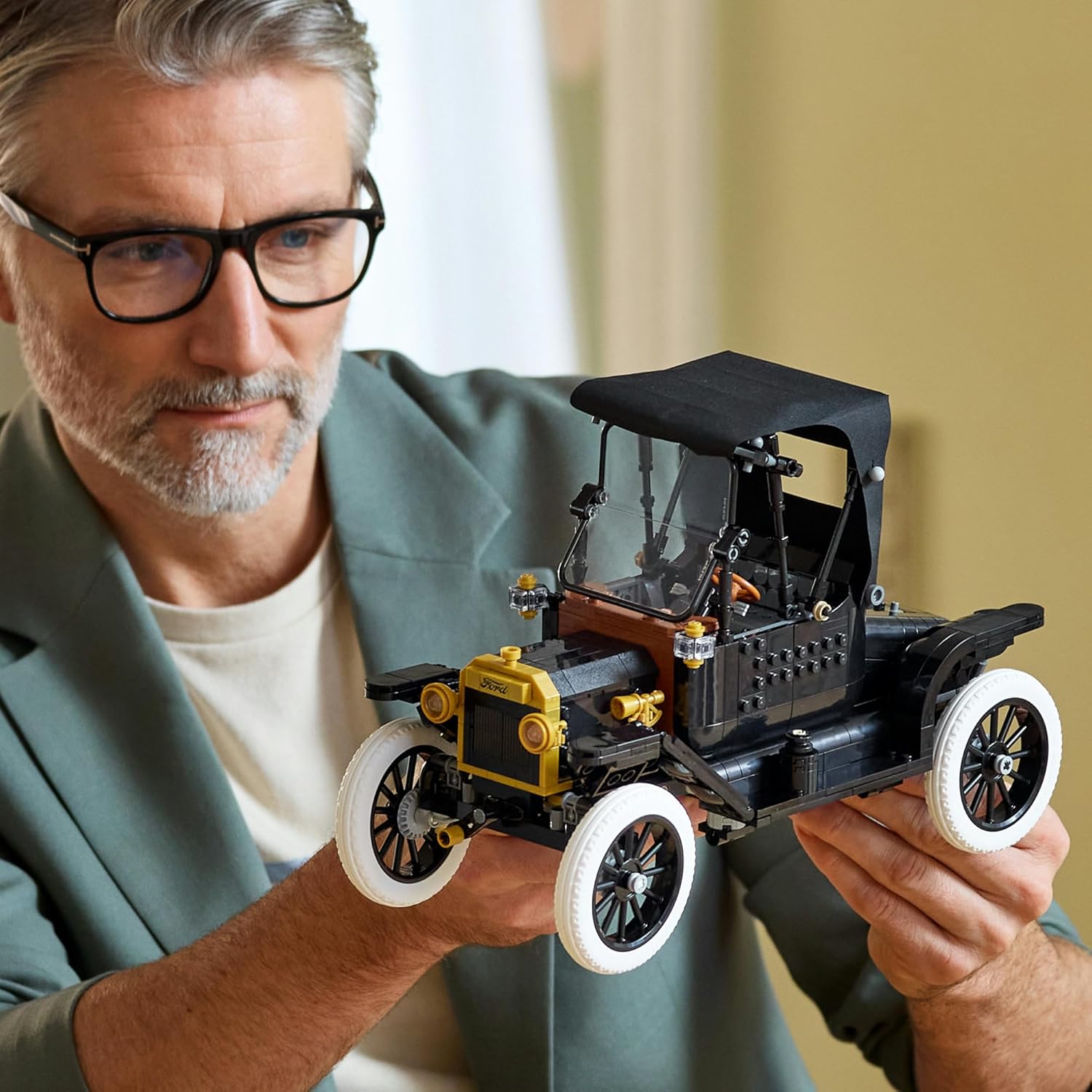 Конструктор LEGO Icons Ford Model T 1060 дет. - фото 11
