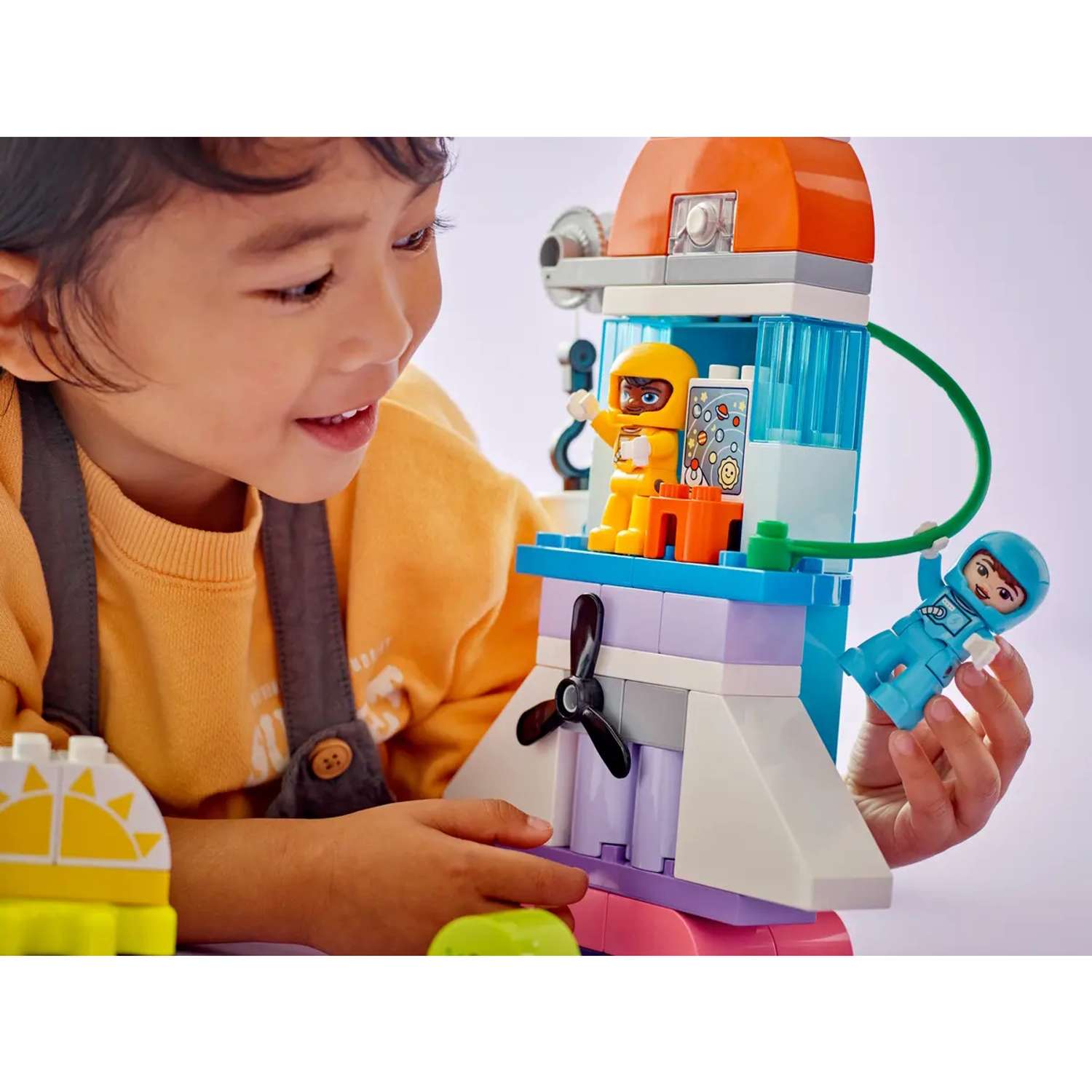 Конструктор LEGO DUPLO Приключения на космо шаттле 58 дет. - фото 11