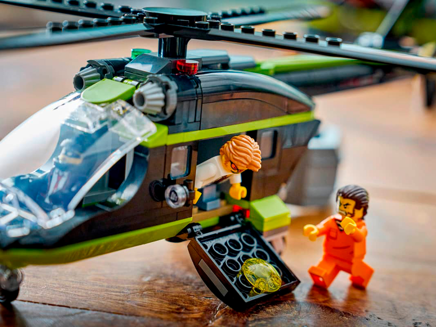 Конструктор LEGO City Ограбление полицейского поезда 1313 дет. - фото 13