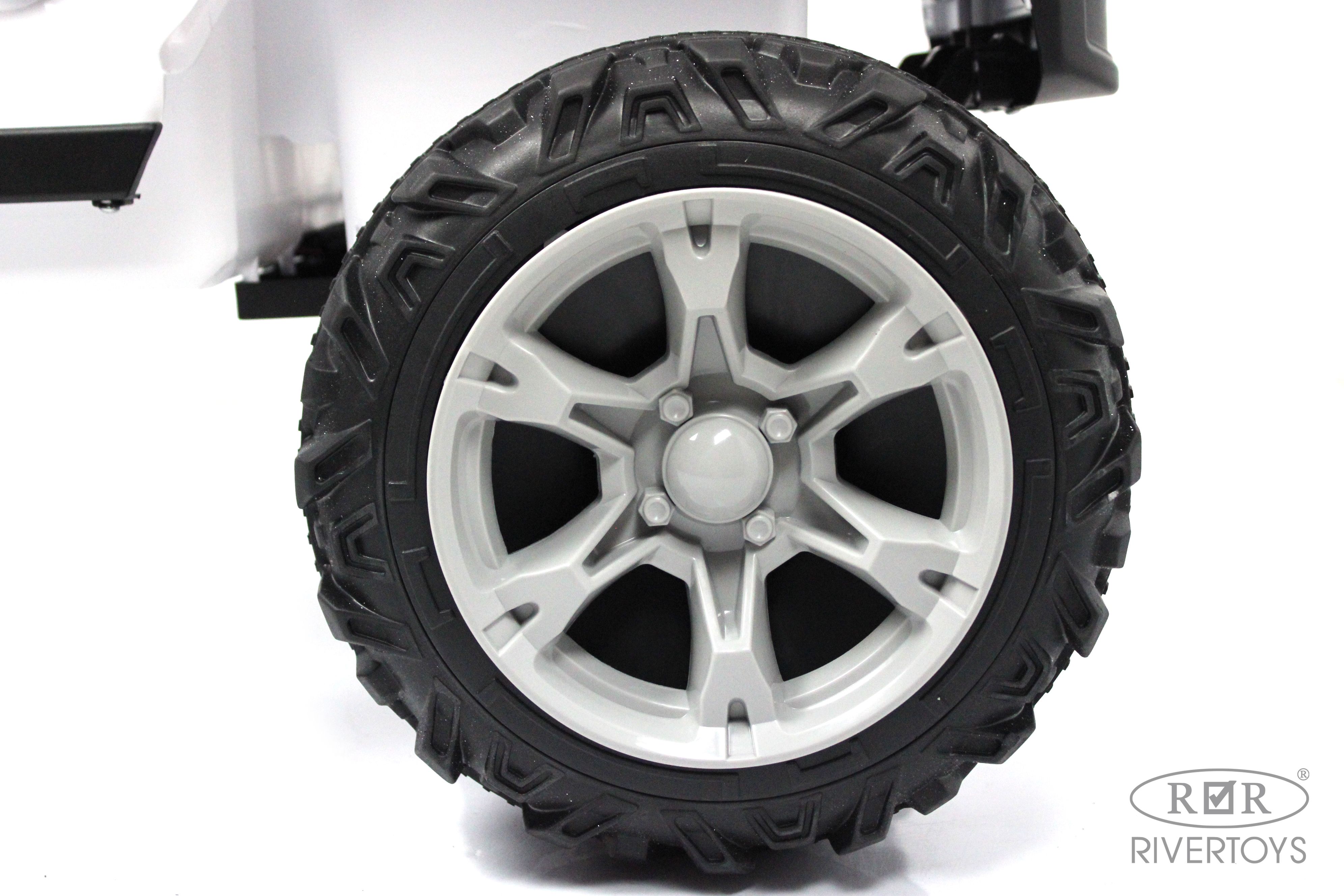 Электромобиль RIVERTOYS T222TT-4WD-WHITE С пультом ДУ - фото 17