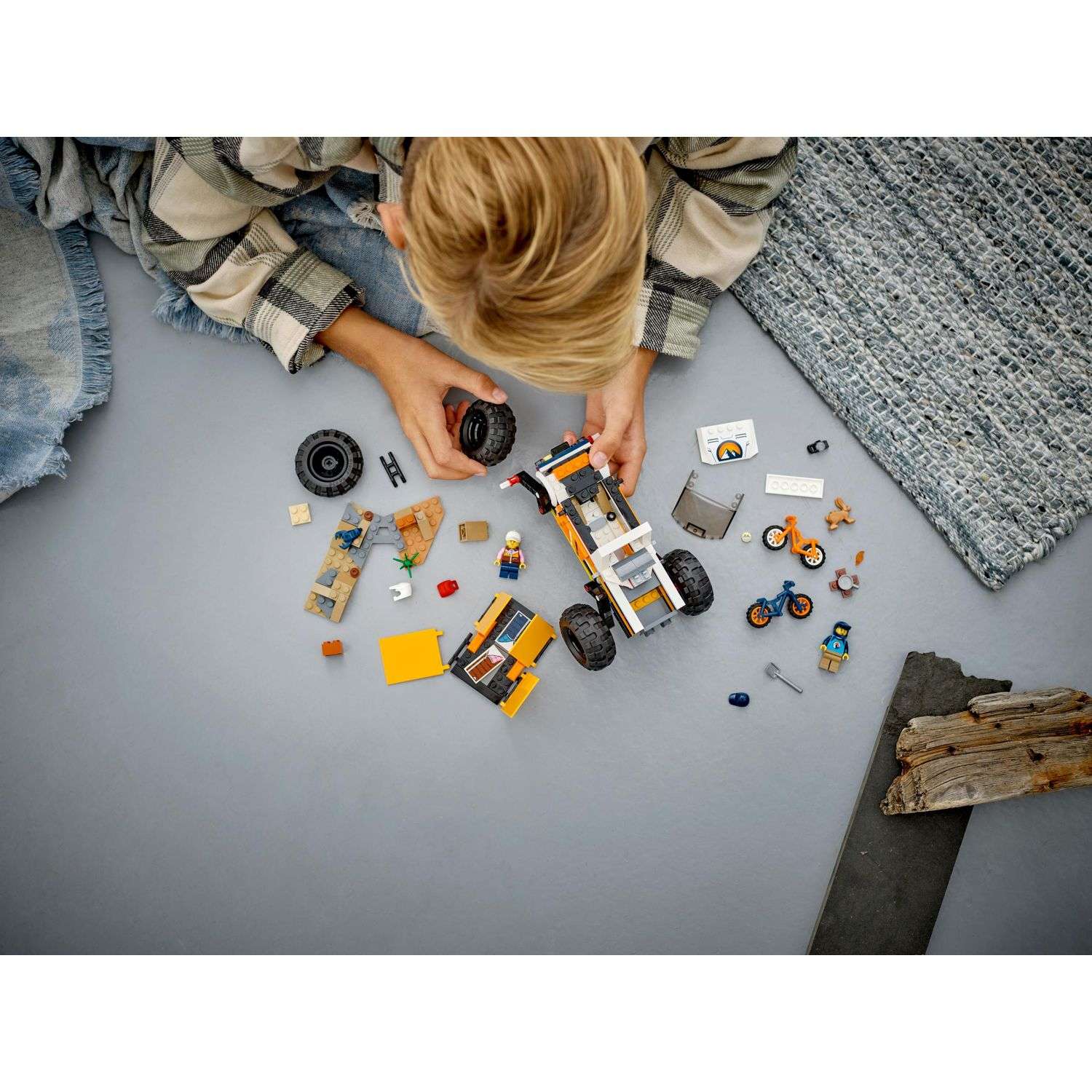Конструктор LEGO City Приключения внедорожника 252 дет. - фото 11