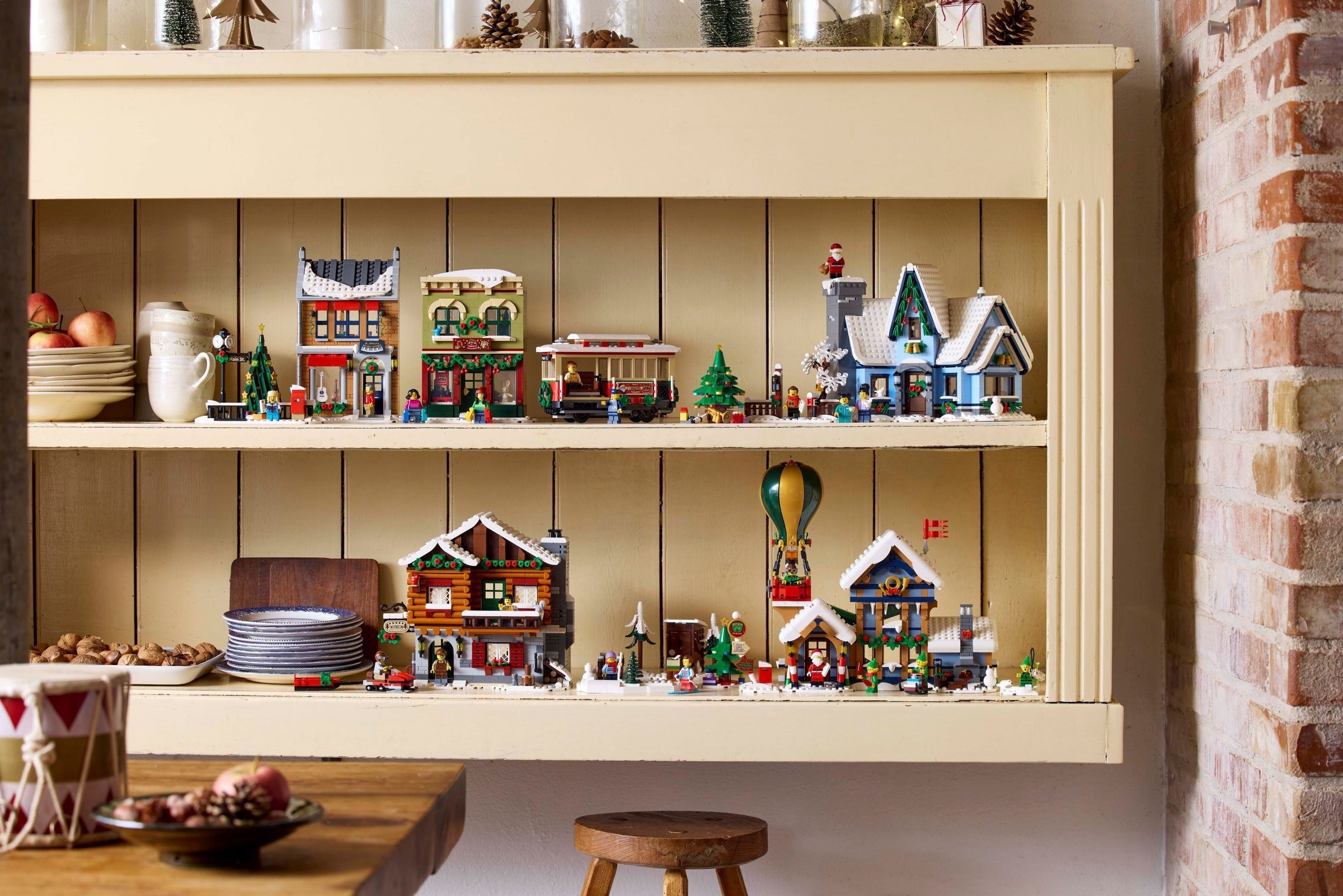 Конструктор LEGO Icons 10339 1440 дет. - фото 3