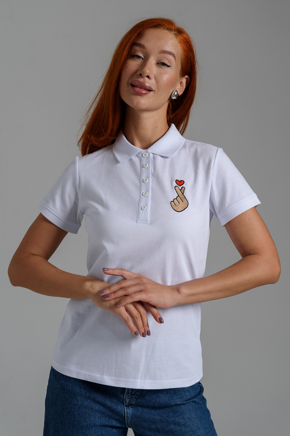 Поло Натали Суслова 8524 белый+рука с сердцем - фото 1