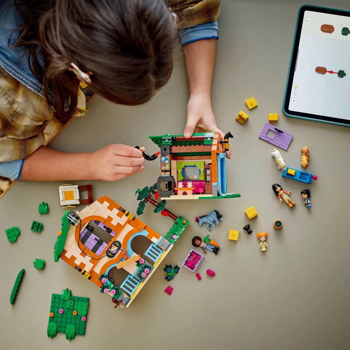 Конструктор LEGO Friends Ранчо и конюшня для пони 727 дет. - фото 12