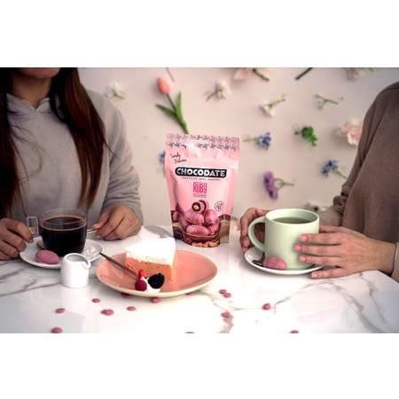 Финики CHOCODATE с миндалем в рубиновом шоколаде 100г