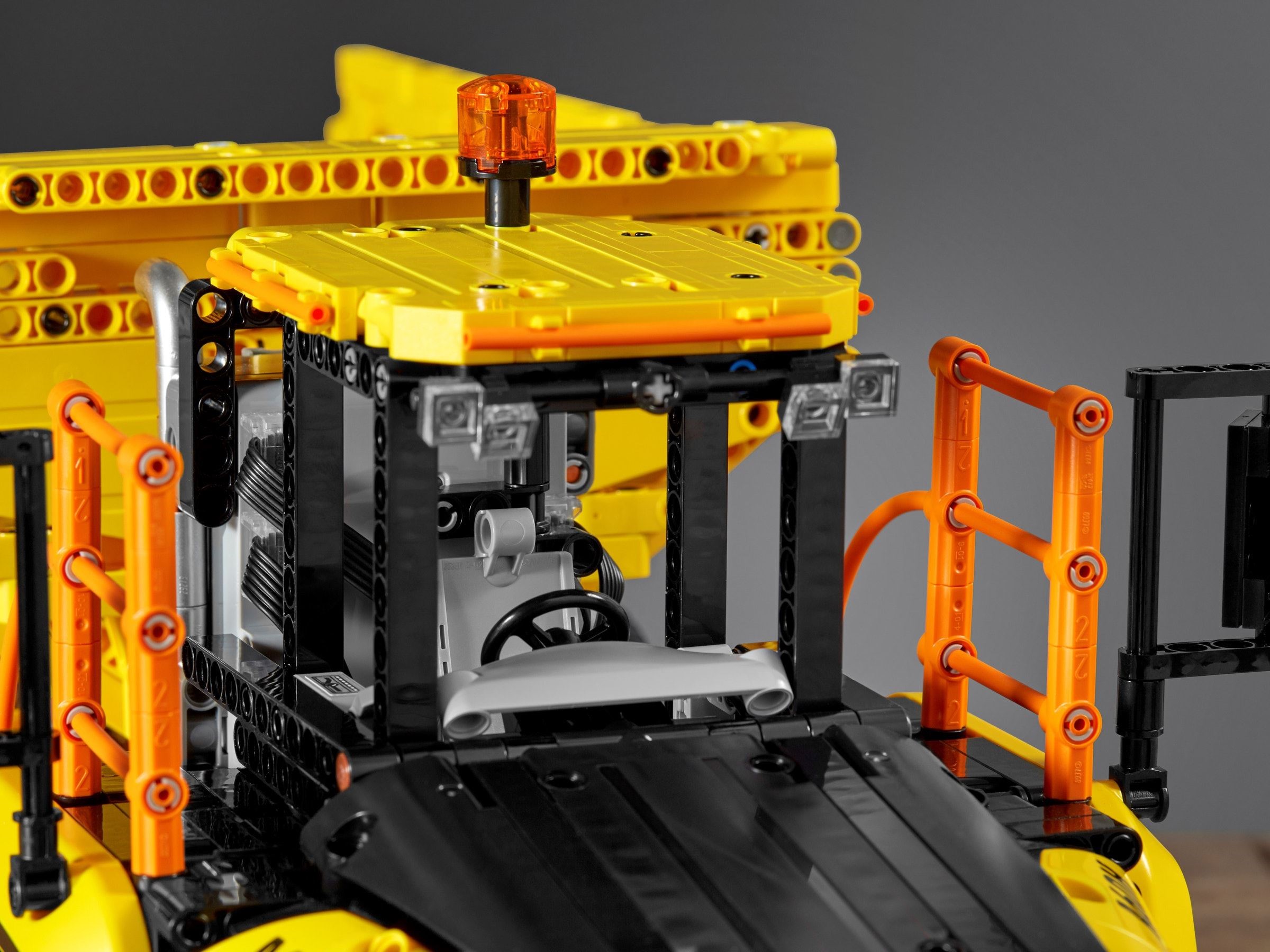 Конструктор LEGO Technic 42114 374 дет. - фото 7