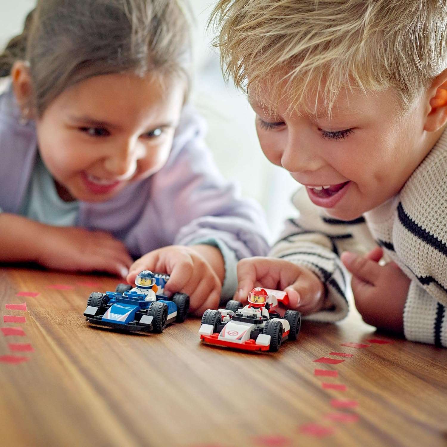 Конструктор LEGO City Williams Racing и Haas блочный - фото 6