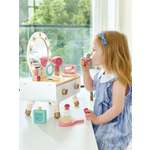 Игрушка Hape туалетный столик, фен, косметика