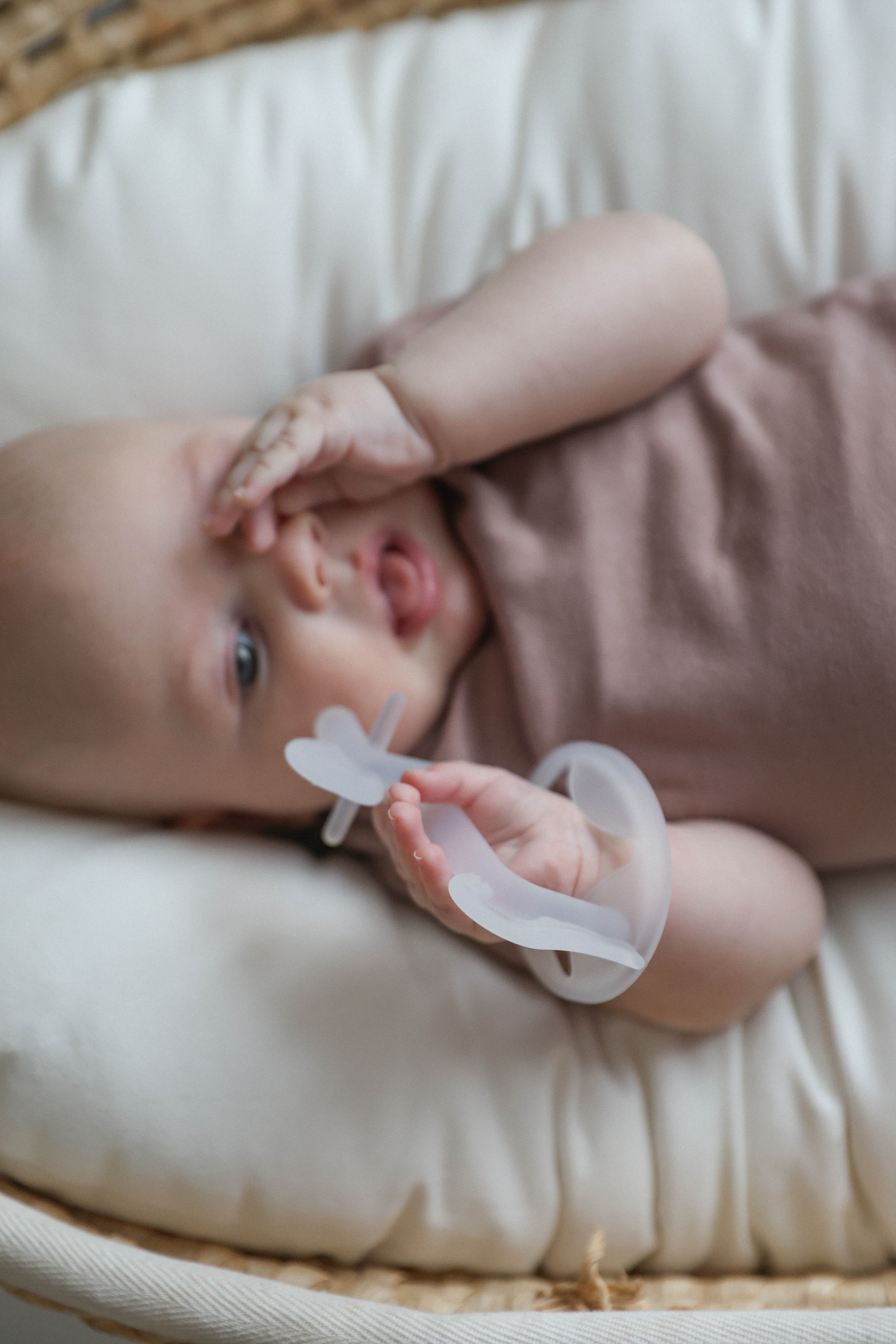 Прорезыватель MOYUUM Пони прозрачный - фото 12