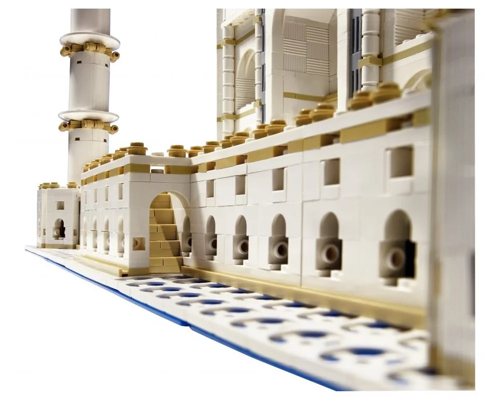 Изображение товара Конструктор LEGO Creator Expert 10256 5923 дет. Изображение товара Конструктор LEGO Creator Expert 10256 5923 дет.