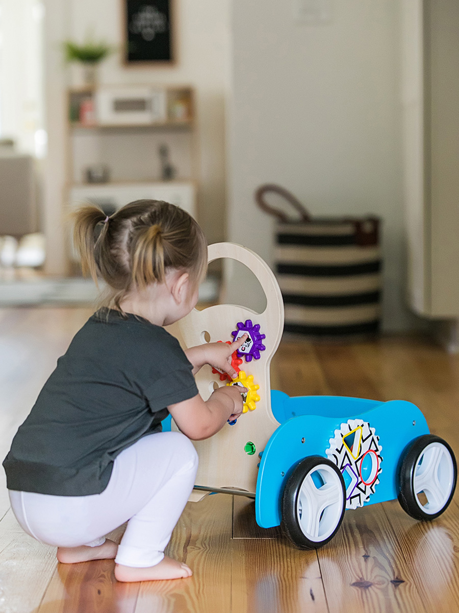 Каталка Hape с ручкой - фото 4