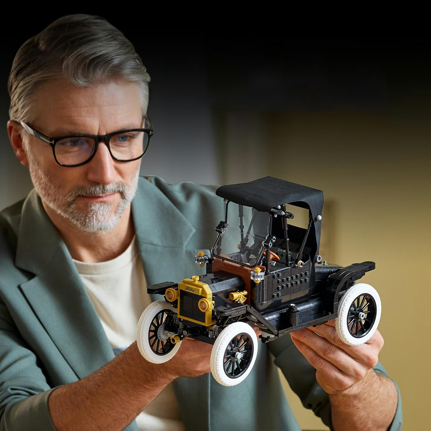 Конструктор LEGO Icons Ford Model T 1060 дет. - фото 10