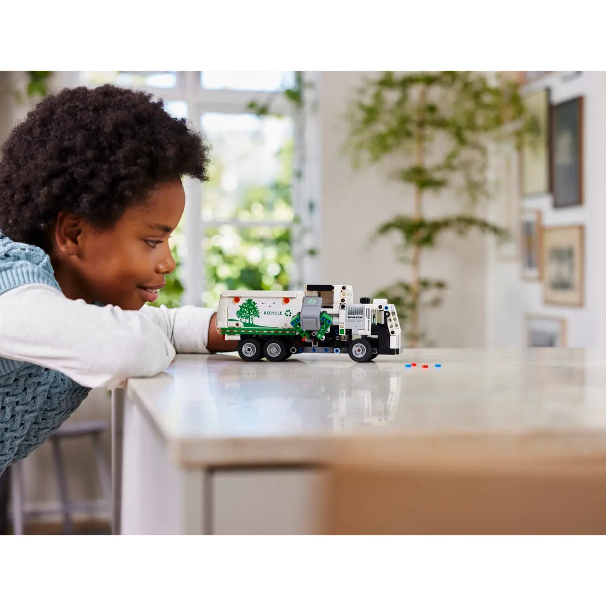 Конструктор LEGO Technic Электрический мусоровоз Mack блочный - фото 8