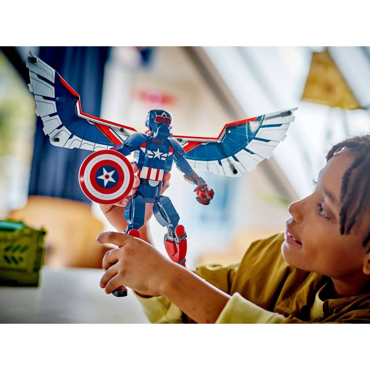 Конструктор LEGO Marvel Super Heroes Капитан Америка 359 дет. - фото 9