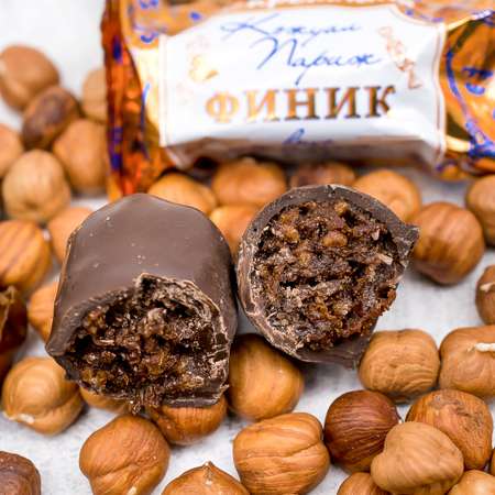 Конфеты на основе финика Кремлина в подарочной коробке Кэжуал Москва 230 г