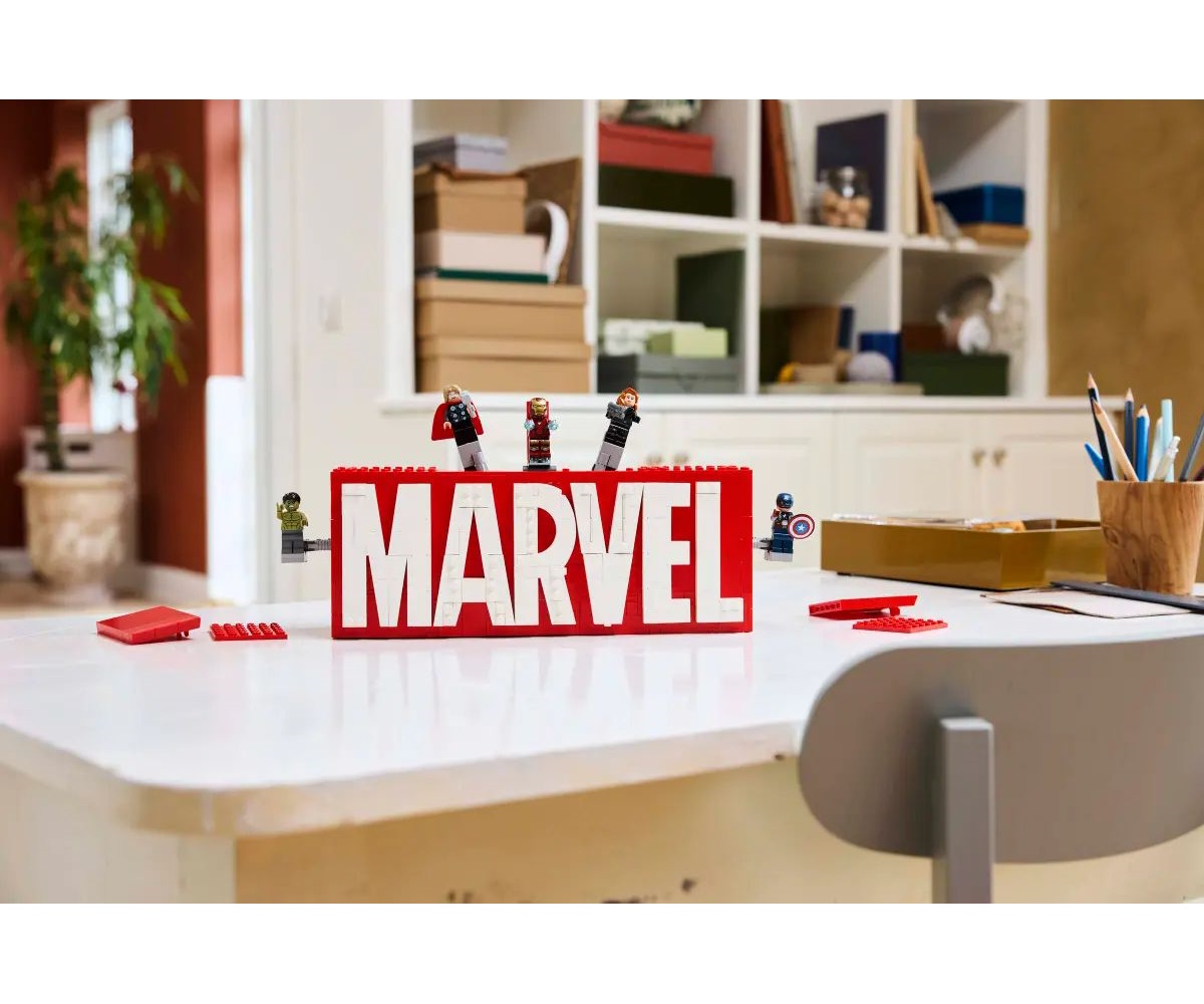 Конструктор LEGO Marvel Super Heroes Логотип и минифигурки 931 дет. - фото 10