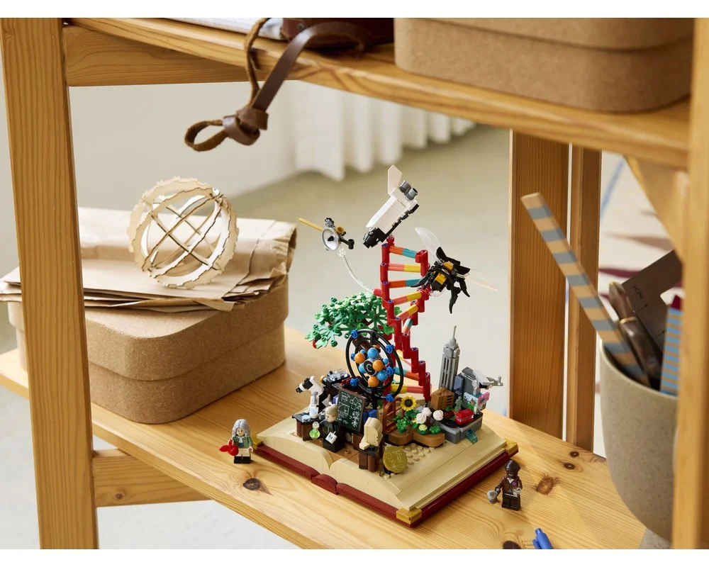 Конструктор LEGO Ideas 21355 879 дет. - фото 13