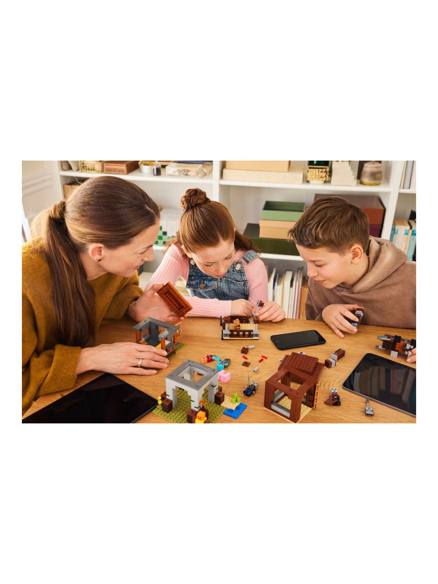 Конструктор LEGO Minecraft Аванпост мародёров 665 дет. - фото 6