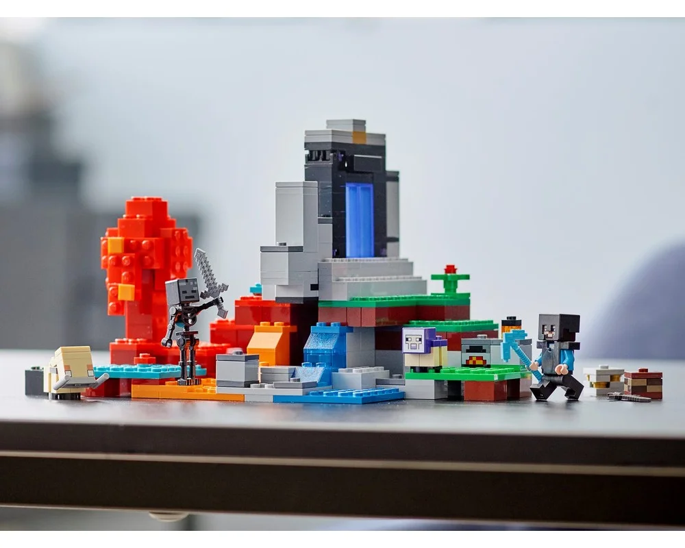Конструктор LEGO Minecraft 21172 305 дет. - фото 1
