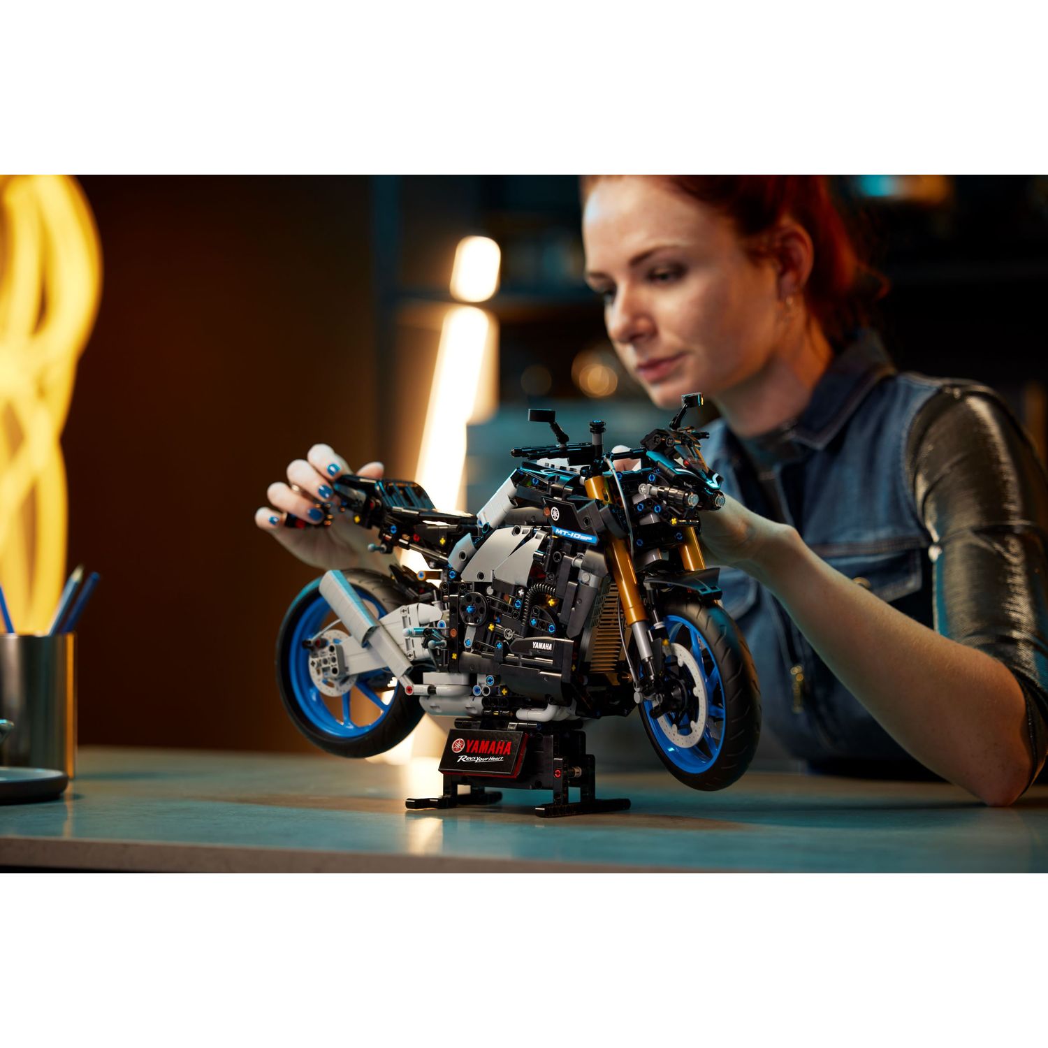 Конструктор LEGO Technic Yamaha MT-10 1478 дет. - фото 6