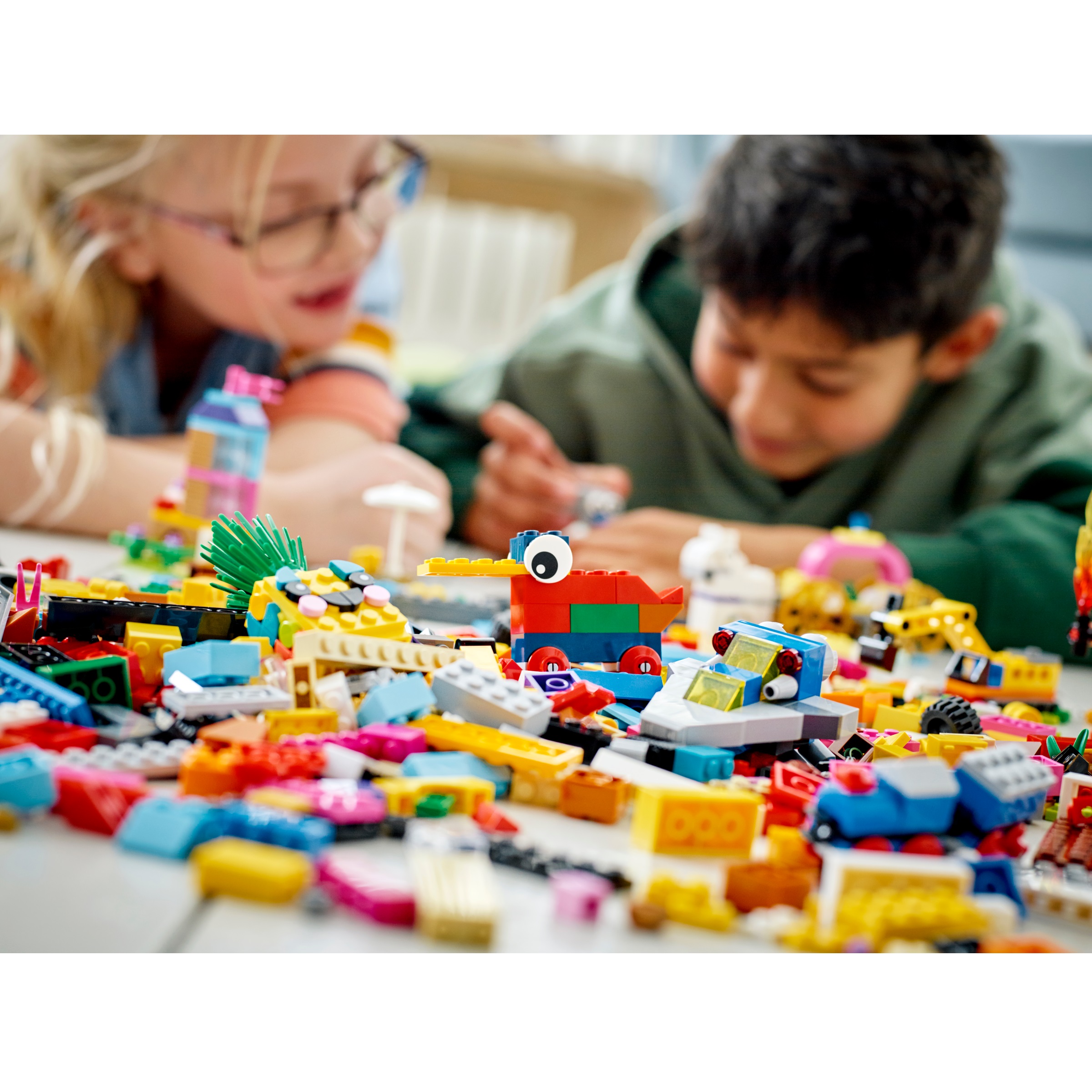 Конструктор LEGO Classic 90 лет 1100 дет. - фото 6