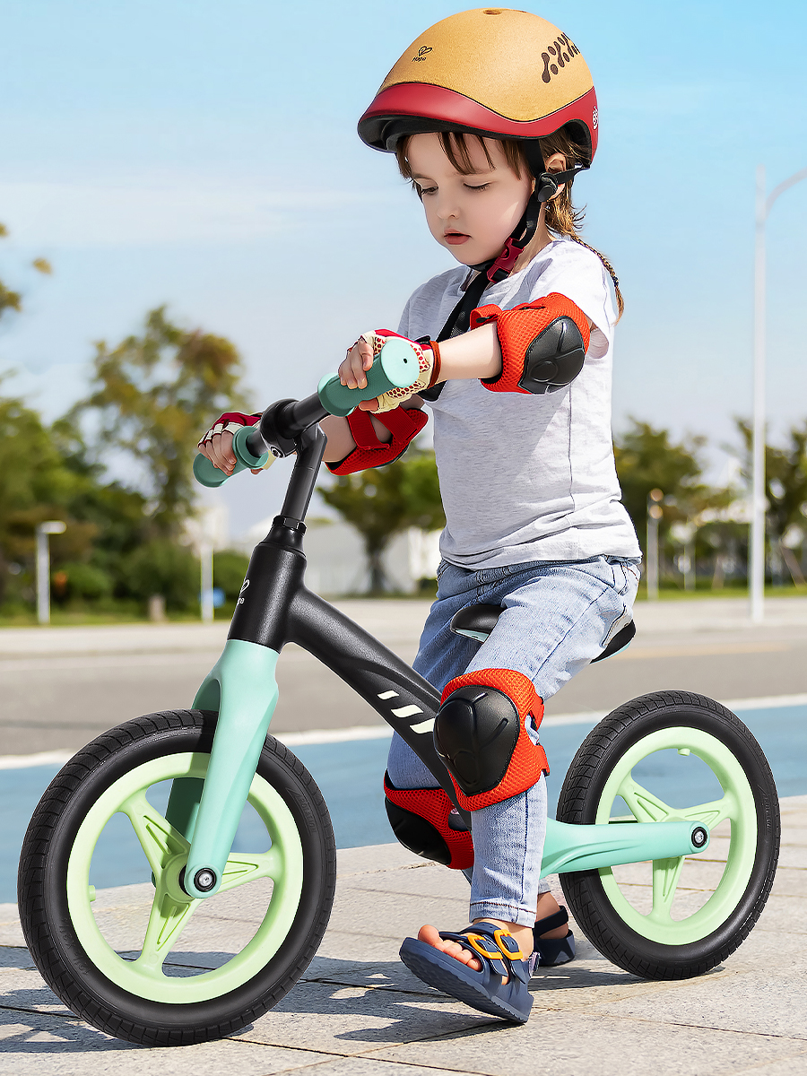 Двухколесный беговел Hape - фото 1