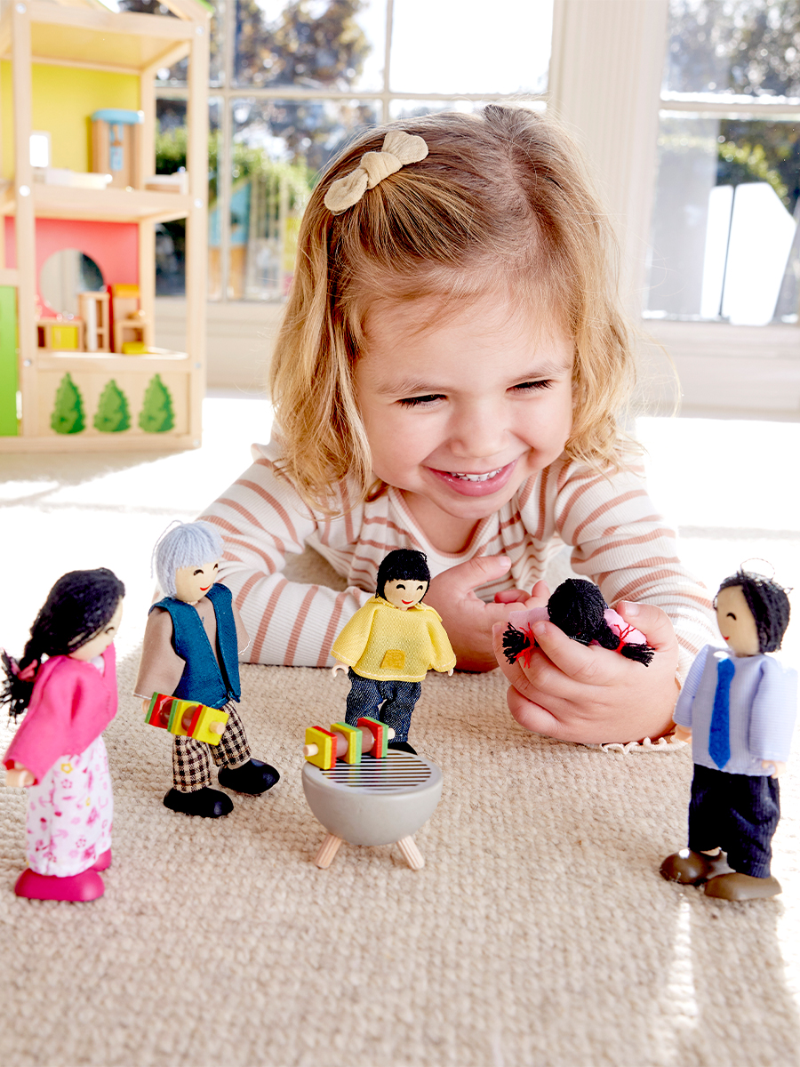 Кукла мини Hape Счастливая семья E3502_HP - фото 1