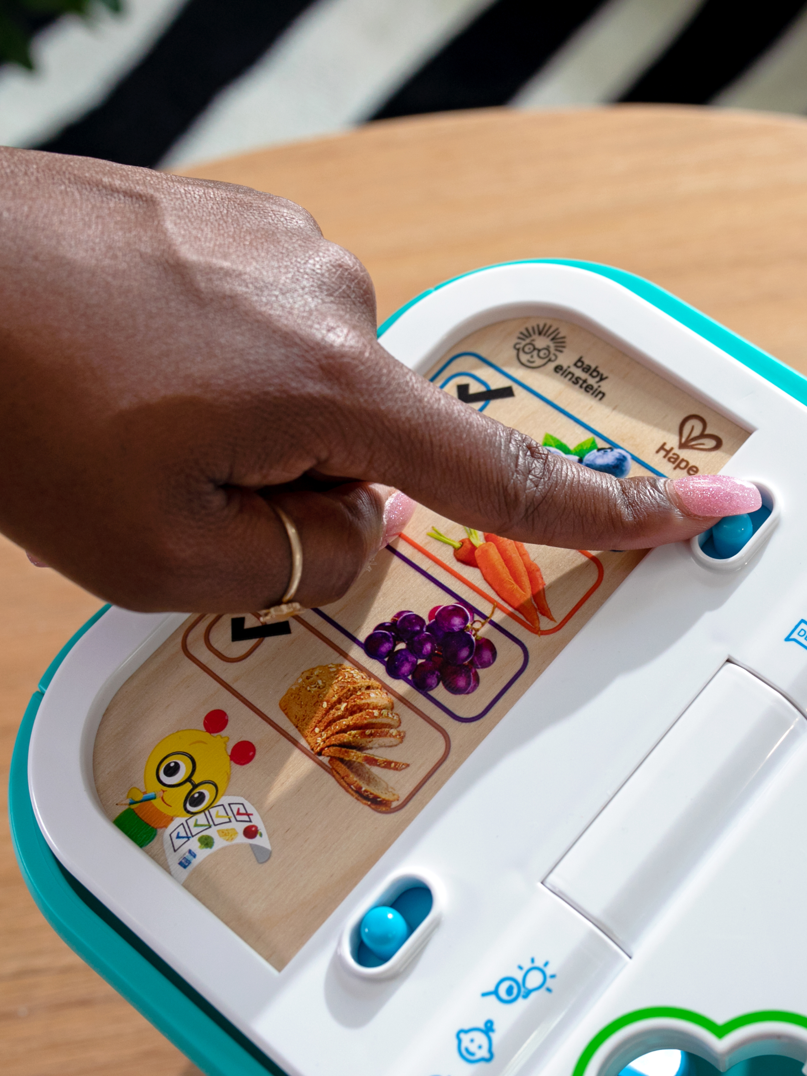 Игровой набор Hape продукты, прилавок, касса, тележки и корзинки - фото 6