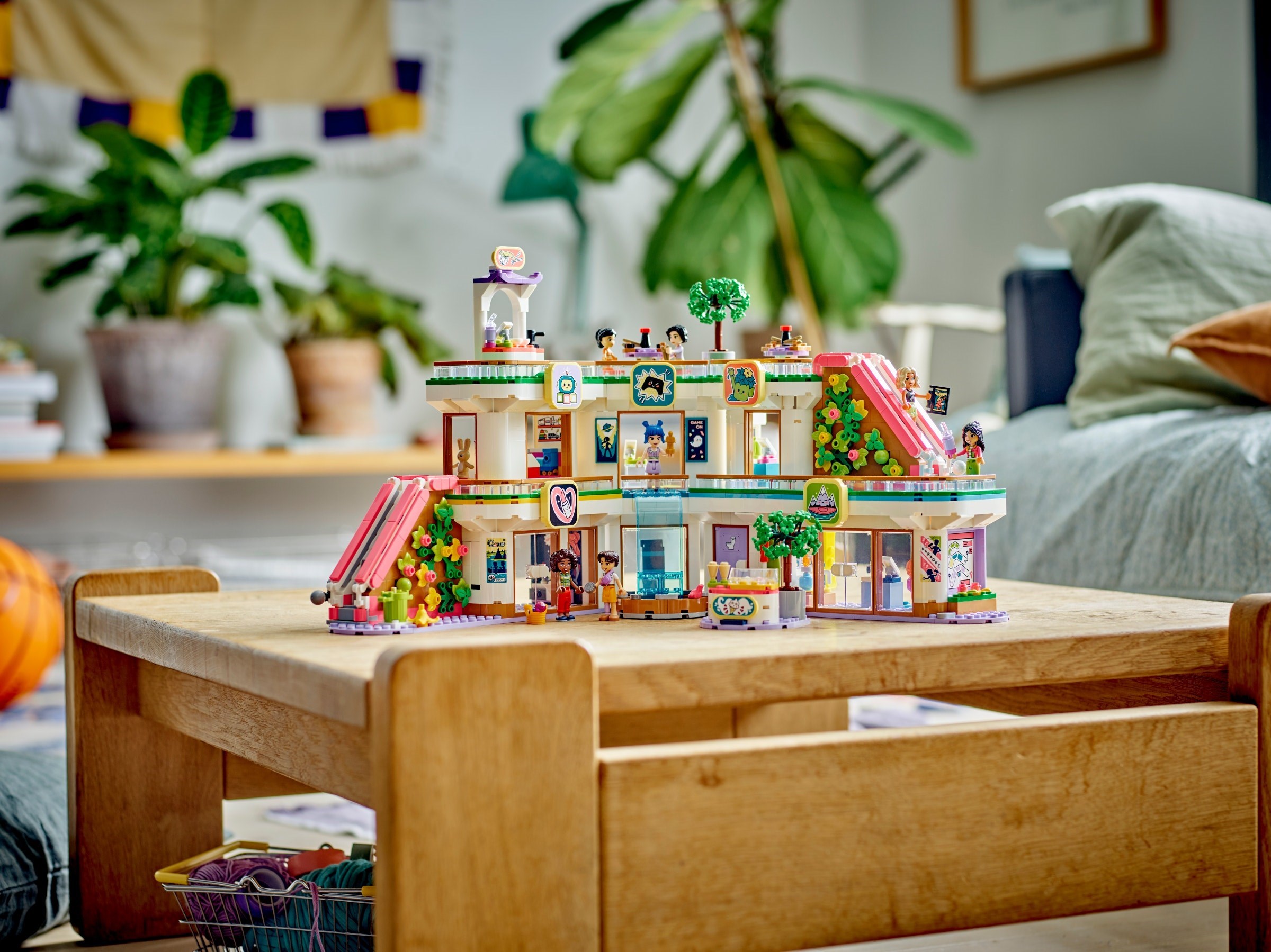 Конструктор LEGO Friends 42604 1237 дет. - фото 5